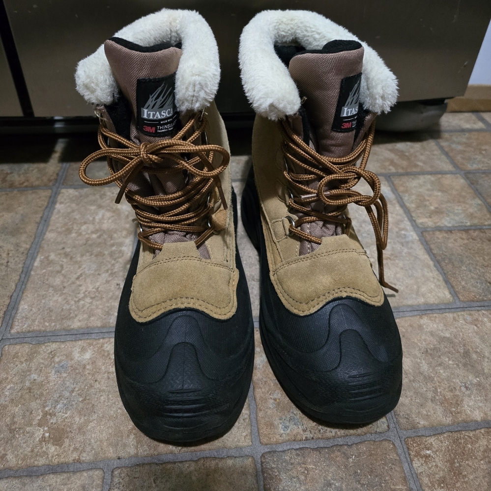 Used Itasca women's boots size 9
